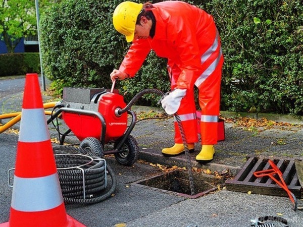 Машина для чистки труб R80, применение Машина для чистки труб R80, применение