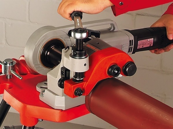 Устройство для накатки желобков на трубах, применение Устройство для накатки желобков на трубах, применение